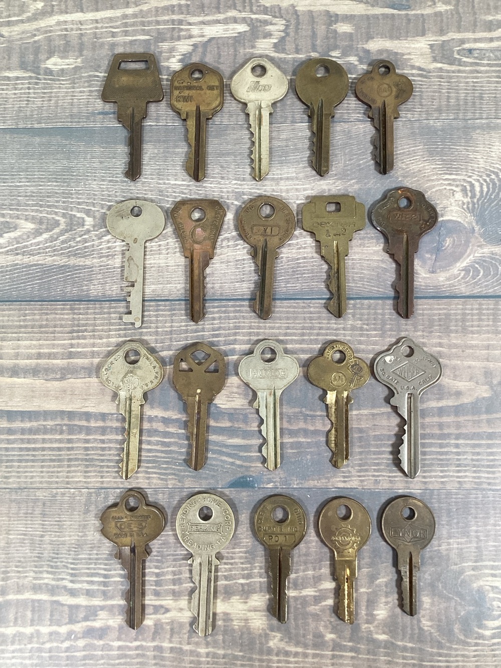 Lot 20 Vintage Brass & Steel Keys - Crafts Steampunk Collection Display Art